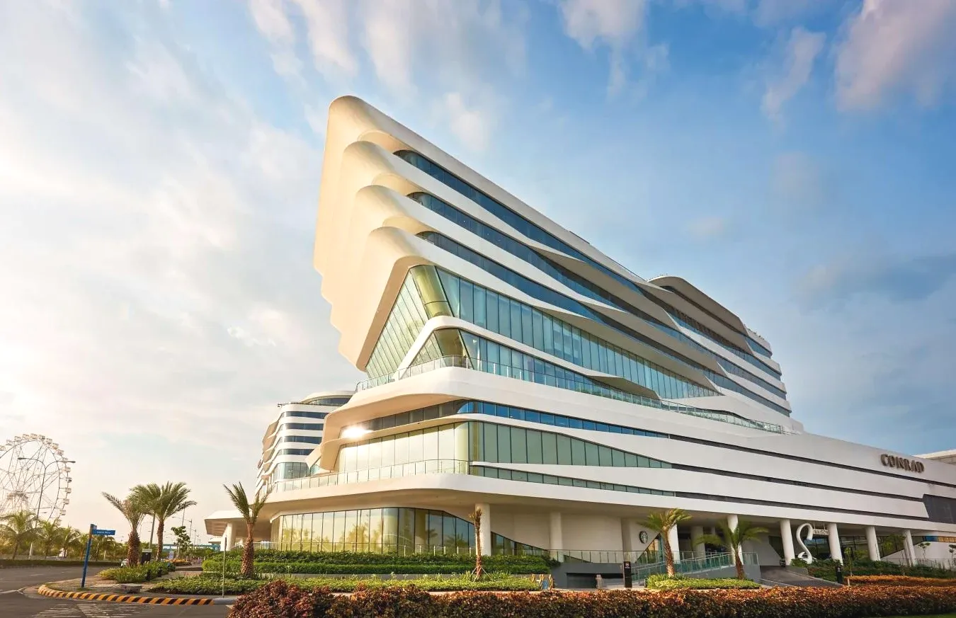 Luxury Hotel Conrad Manila with interesting style