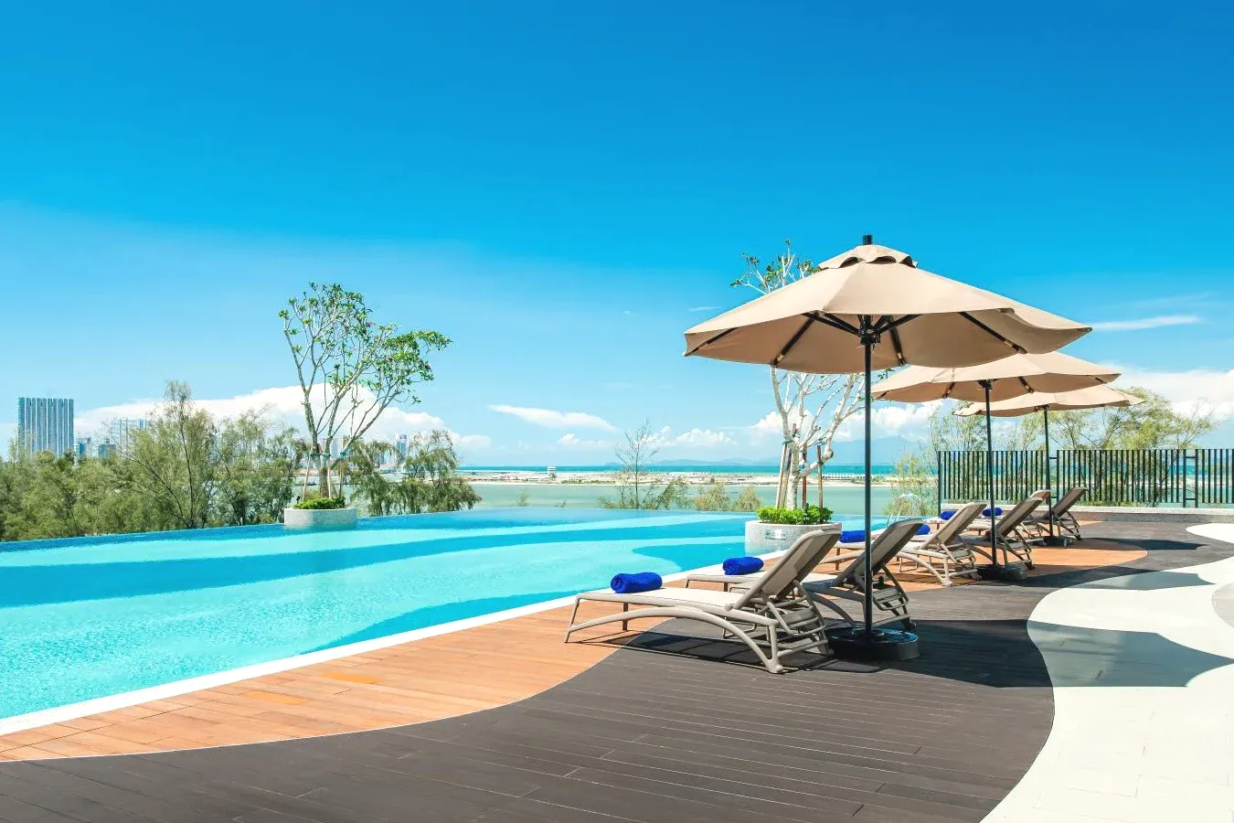 Swimming pool Ascott Gurney Penang Premium 5-Star Hotel in George Town
